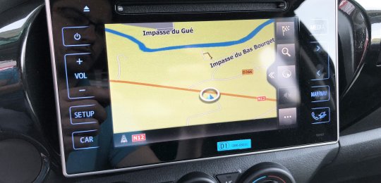 Un système Touch & Go avec GPS et Coyote pour 4x4 Toyota Hilux