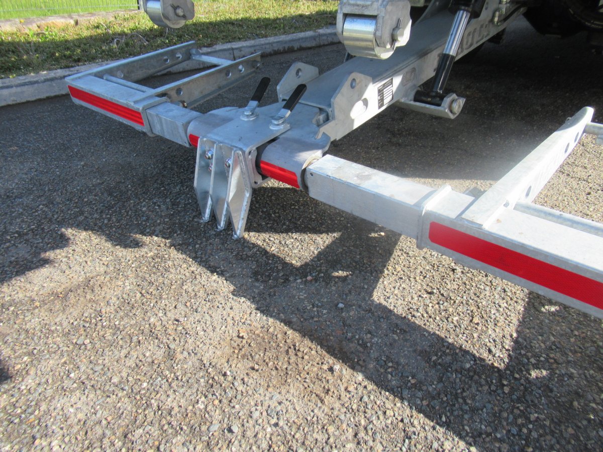 New option : a removable part adaptable to the second car carrier scc with 2 pins and vertical spades for planting in the ground