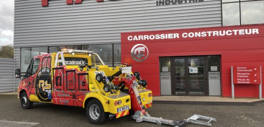 Maxilift PF3000 Assistance avec nouvelle caisse en polyester !