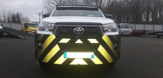 Nouveau pare-buffle en tôle d'acier pour Nouveau Toyota Hilux avec bandes spéciales réfléchissantes