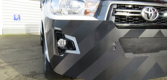 Nouveau pare-buffle en tôle d'acier pour Nouveau Toyota Hilux avec bandes spéciales réfléchissantes
