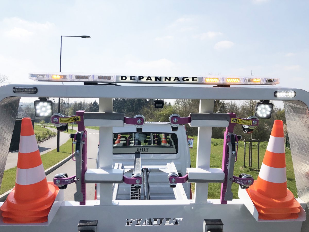 Rampe lumineuse à LEDS 7590 - Diagtrucks Services