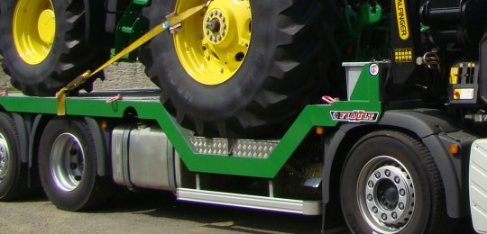 Adaptation of two wheel pits in the wheelbase with aluminum closing plates for interlocking floor leveling