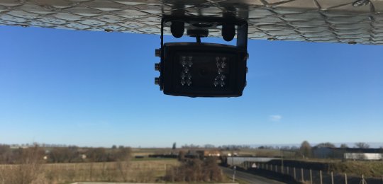 Caméra double en couleur pour recul et surveillance plateau installée sur le FLY et à l'arrière avec écran plat dans la cabine