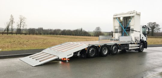 Carrosserie avec bâchage intégral coulissant type LIB avec face avant du plateau fermée sur toute la hauteur