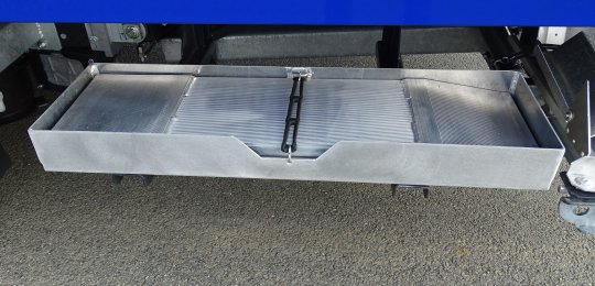 Two aluminum ramps 1000x270 mm to improve the loading angle