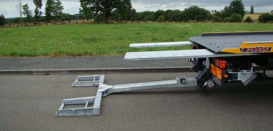 Double extension hydraulique du panier à 1800 mm pour permettre l'utilisation des rampes (PF60-PF65)