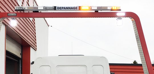 Quatre feux de pénétration BLANC à leds : 2 à l'avant + 2 sur le roll bar (non homologués)