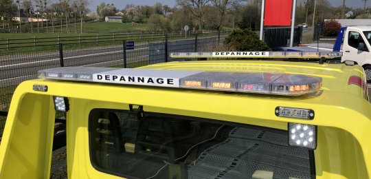 Rampe de signalisation SKY AIR 1420 avec 18 feux à leds, marquage central DEPANNAGE