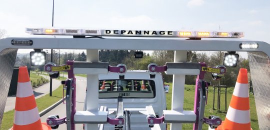 Rampe de signalisation SKY AIR 1420 avec 18 feux à leds, marquage central DEPANNAGE