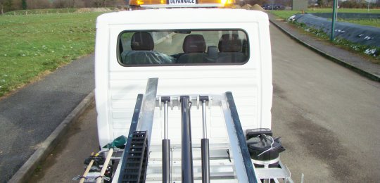 Lightbar 1200mm type XPERT with 2 beacons, a central light and sign WRECKER