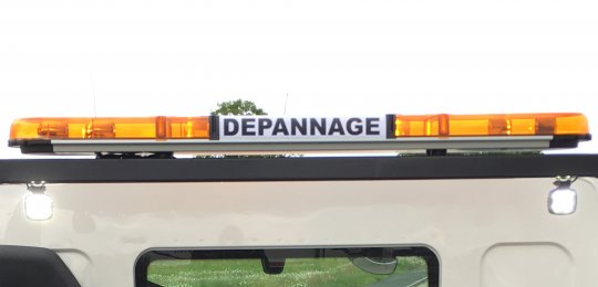 Lightbar 1750mm type XPERT with 4 beacons, a central light and sign WRECKER