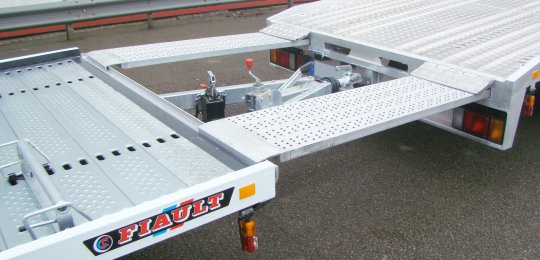 Replacement of loading adjustable ramp in width by non-adjustable ramps with two "shutters" for vehicles with trailer