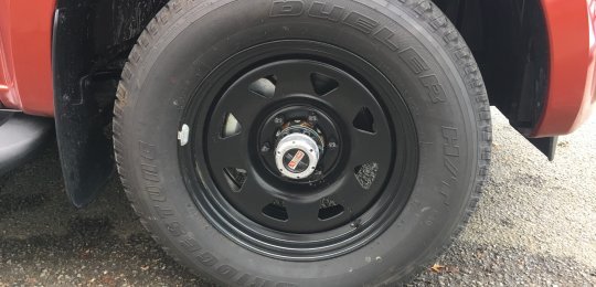 Replacement of the original 4 wheels by BLACK STEEL wheels reinforced with tire supply (4 wheels on 4x4)