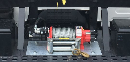 A 7T1 hydraulic winch with 30 m cable and cable guide