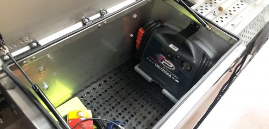 A booster propulstation 12V 1200A with charging station