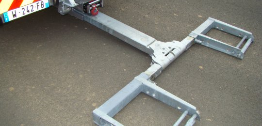 A 3 tons SCC type “HYDROLIFT” galvanised with hydraulic elevation and extension 1200 mm