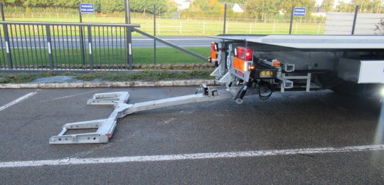 A hydrolift 4td tow basket