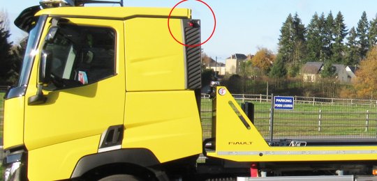 A red LED projector to delimit a safety corridor on the driver's side